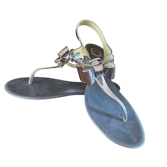 Elegant Silver Bow Sandals BCBG Generations size 8 - Picture 3 of 6